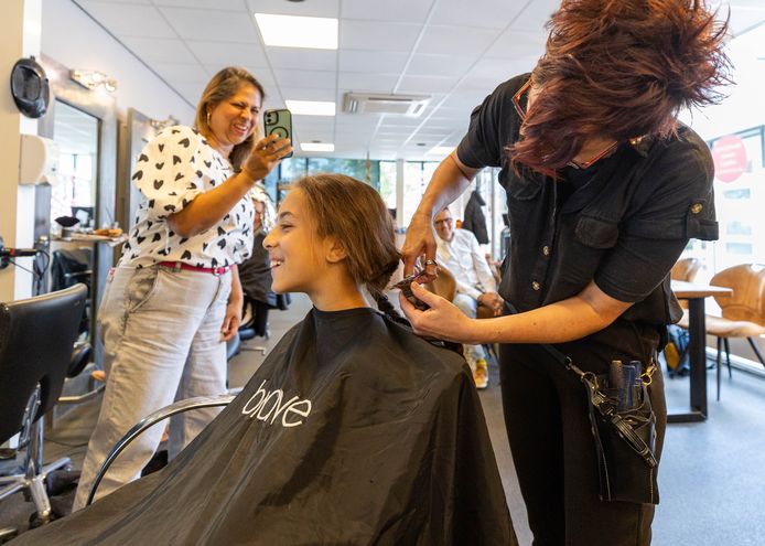 Mats (10) laat na 3,5 jaar zijn haren knippen: 'Ze scholden me soms uit maar  ik dacht: je zult maar kanker hebben' | Middelburg | pzc.nl