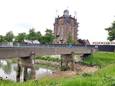 Het bruggetje nu. Zinloos?