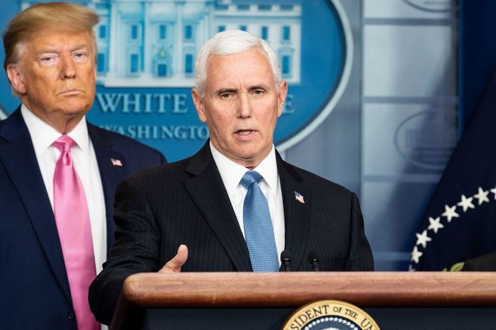 De Amerikaanse vice-president Mike Pence, samen met president Trump, gisteren tijdens een speciale persconferentie over het coronavirus in het Witte Huis.
