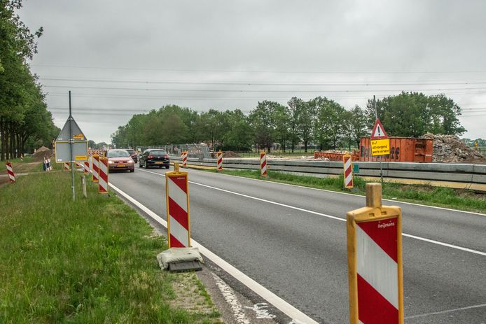 De N35 tussen Zwolle en Wijthmen. Rijkswaterstaat wil de verbrede weg 25 juni weer openstellen voor het verkeer.