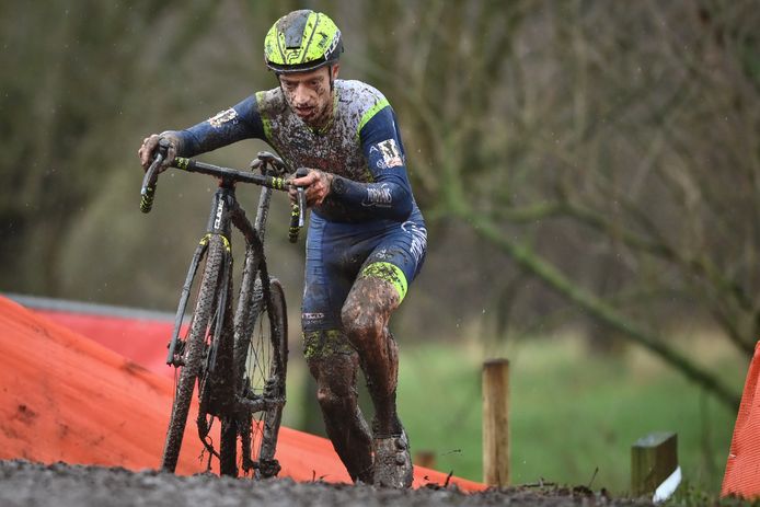 Quinten Hermans wil naast het wegwielrennen ook graag blijven crossen