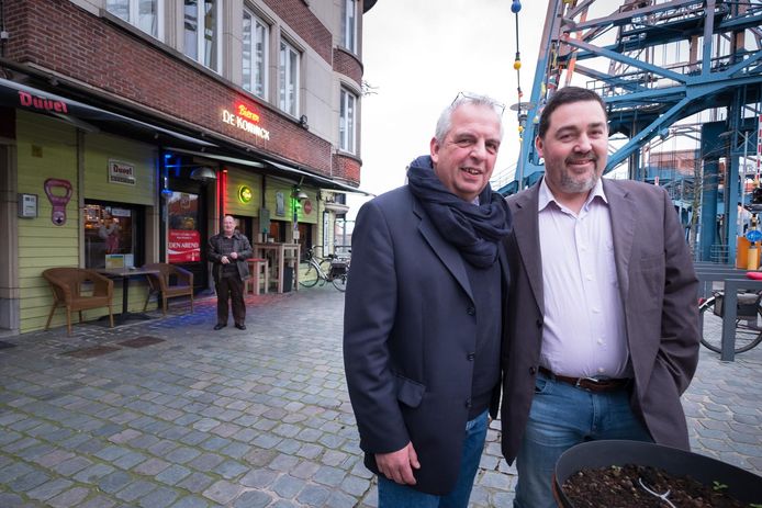 Roger Vrancken en Jan Van Lerberghe staan binnenkort achter de tapkraan in café Den Arend.