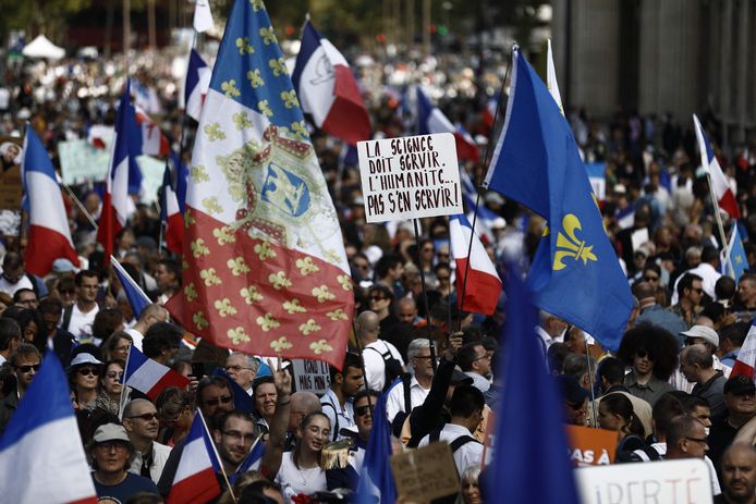 Manifestanten van de nationalistische partij “Les Patriotes” namen ook deel aan de protesten tegen de coronamaatregelen.  (28/08/2021)