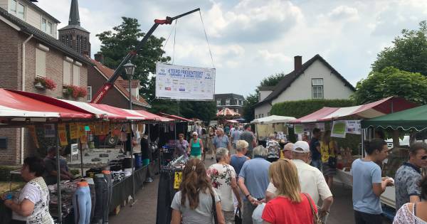 d'Eerd Presenteert puft in de zomerzon