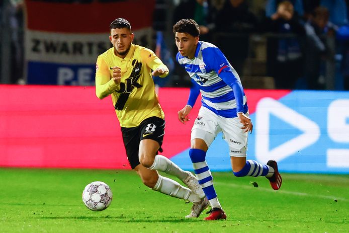 Younes Taha, hier nog in actie tegen NAC Breda, is geblesseerd teruggekeerd uit Marokko.