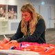 Handbalsters met puzzel op tafel naar EK-training