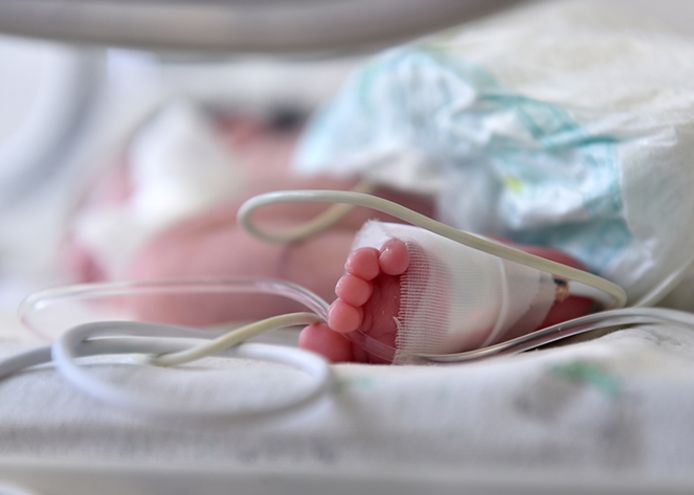 Illustratiebeeld van een premature baby.
