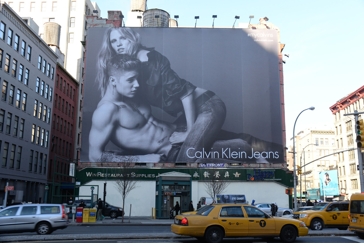 Justin Bieber op een billboard.