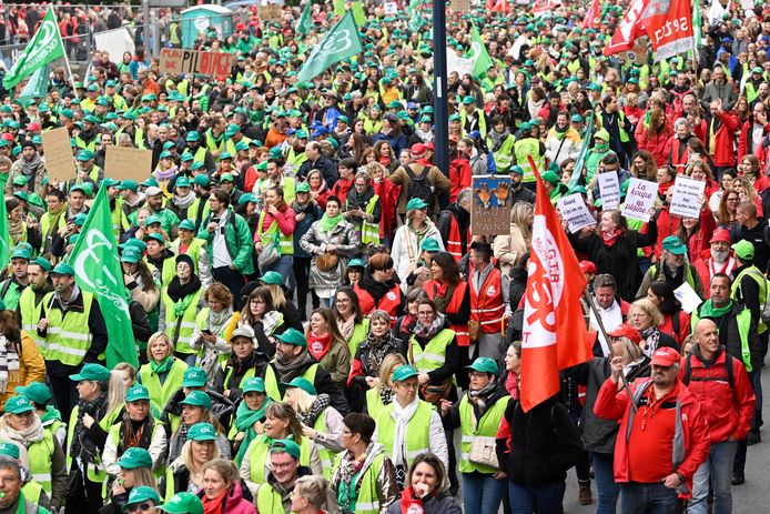 Manifestation des enseignants dans le centre de Namur, ce jeudi 13 octobre.