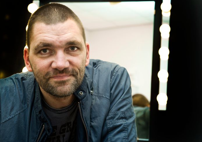 Martin Lamboo No Twitter Hilarisch Dubbelinterview Sunny Bergman En Theo Maassen In De Vk Elke Service Van Het Onnozele Verschillige Nufje Wordt Door Maassen Met Een Magistrale Backhand Geretourneerd Https T Co R1gqveigig