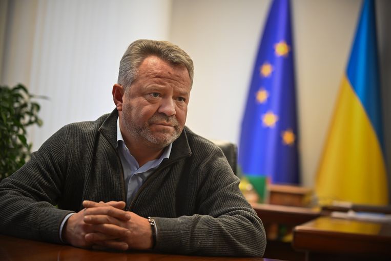 Anatoli Fedoroek: ‘We wisten dat de Russische troepen in ­naburige gemeenten de autoriteiten hadden opgespoord, verhoord en daarna vermoord. Maar ik wilde niet vluchten.’  Beeld Stanislav Krupar