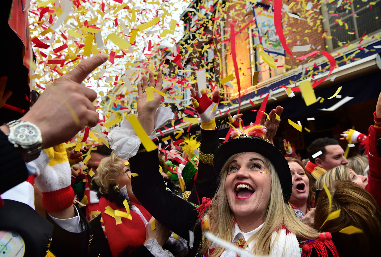 Carnaval in Oeteldonk gaat strikte regels. 'Een banaan staat binnen een minuut weer buiten' | De Volkskrant