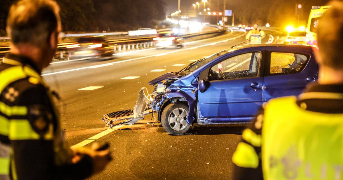 Eenzijdig ongeluk op de A1 tussen Amersfoort en Terschuur: grote schade aan de auto