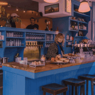 De Kleine Bes in East has a large sunny terrace – and therefore a deep fryer