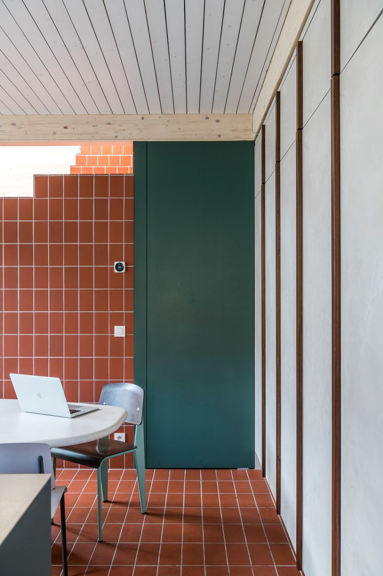 There is a kitchen storage room and a laundry room under the stairs so that every square meter is used.  Luke Roymans's photo 