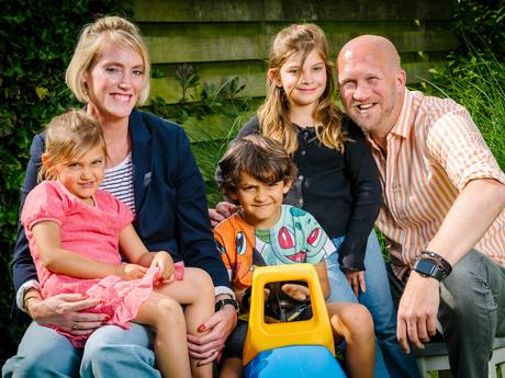 Ronald en zijn vrouw konden nog net drie Hongaarse kinderen adopteren: ‘Stoppen met adoptie is asociaal’