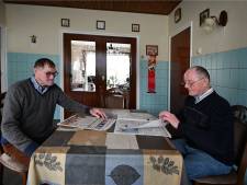 Broers Bennie (87) en Harrie (78) wonen als enige van twaalf kinderen nog op de boerderij in Brecklenkamp: ‘Zonder elkaar zijn we niets’