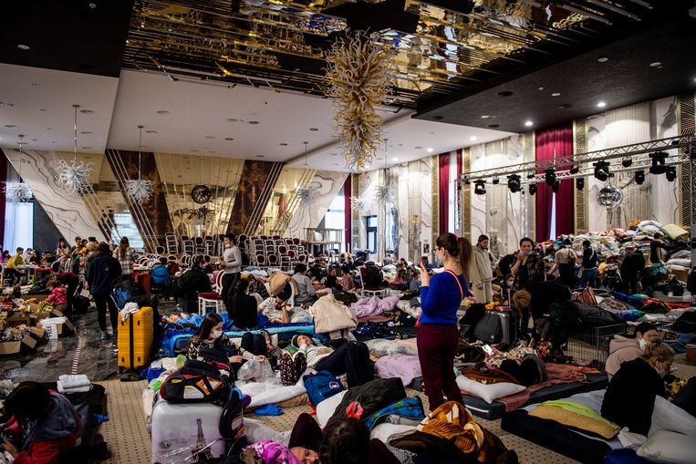 Oekraïense vluchtelingen worden opgevangen in een hotel in Suceava, Roemenië. Beeld Photo News