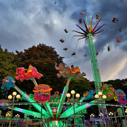 Archieffoto kermis in het centrum van Oosterhout, hier in het Slotpark.