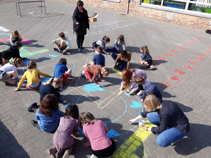 De leerlingen van 't Marktschooltje waren vandaag creatief aan de slag op de speelplaats
