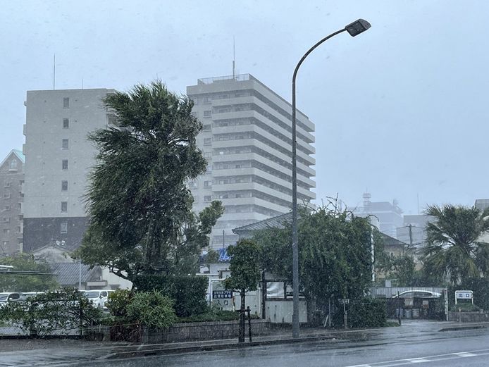 Tyfoon Nanmadol veroorzaakte al stevige wind in Miyazaki op het eiland Kyushu ten zuidwesten van Japan.