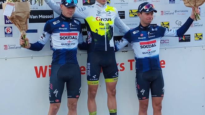 Jasper Dejaegher schudt twee renners van Soudal-Quick.Step Devo Team af en wint Wim Hendriks Trofee