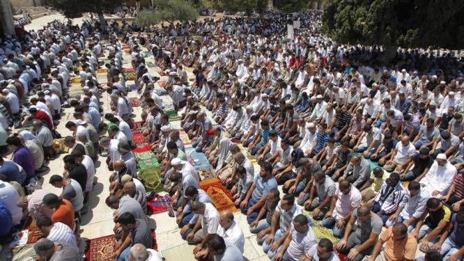 Bijna 100.000 moslims op Tempelberg voor ramadan