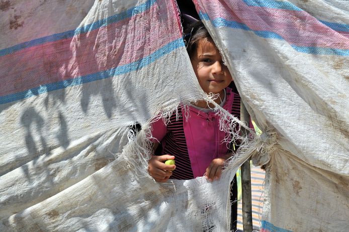 Een Syrische vluchteling in een tentenkamp op de grens met Turkije. (archieffoto)