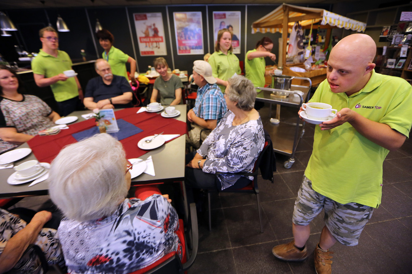 In sociaal cultureel centrum Den Bolder in Waspik is het onder meer elke woensdag de 'SoepGroep', waar ouderen bijeenkomen voor de lunch.