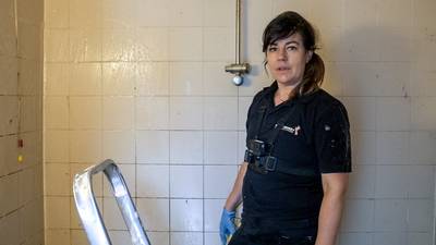 Annelies uit ‘De vuilste jobs van Vlaanderen’ ontdekte per toeval dat ze kanker had: “Die val heeft mijn leven gered”