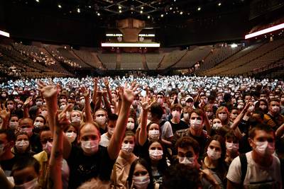 “On reprend goût à la vie”: 5.000 spectateurs réunis au concert-test d’Indochine à Paris