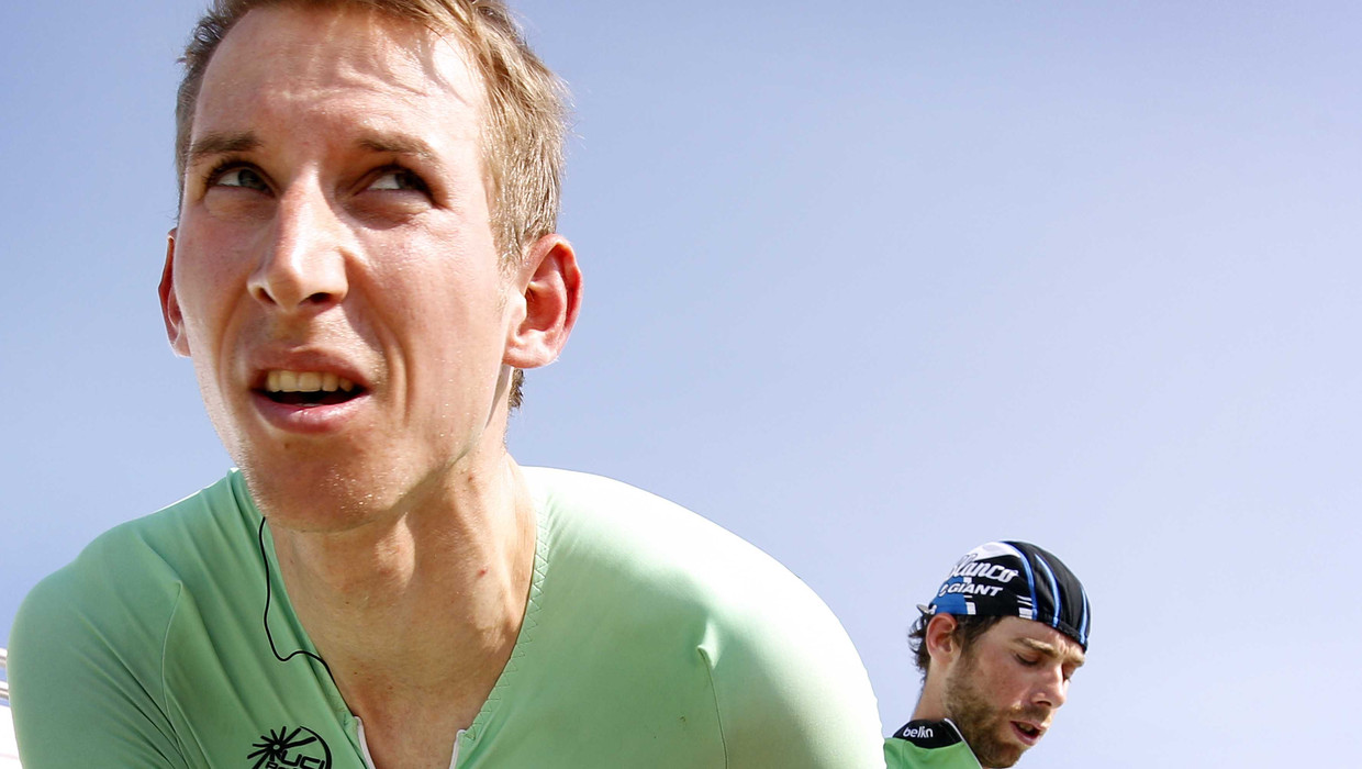 Bauke Mollema is favoriet bij onze zuiderburen. Dat geldt niet voor Laurens ten Dam (r). Beeld ANP