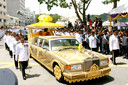 Een gouden Rolls Royce is het pronkstuk van de autocollectie van de sultan. Hier wordt die gebruikt voor de bruiloft van zijn dochter