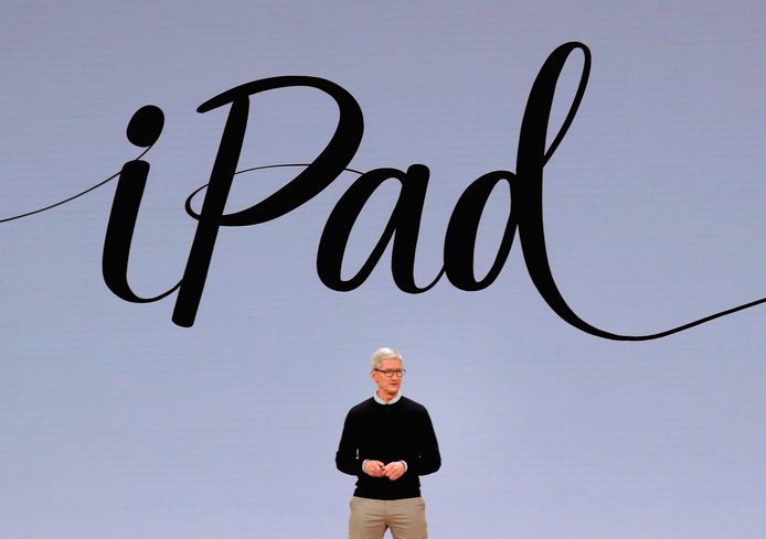 Apple-ceo Tim Cook ijdens de lancering van de nieuwe iPad.