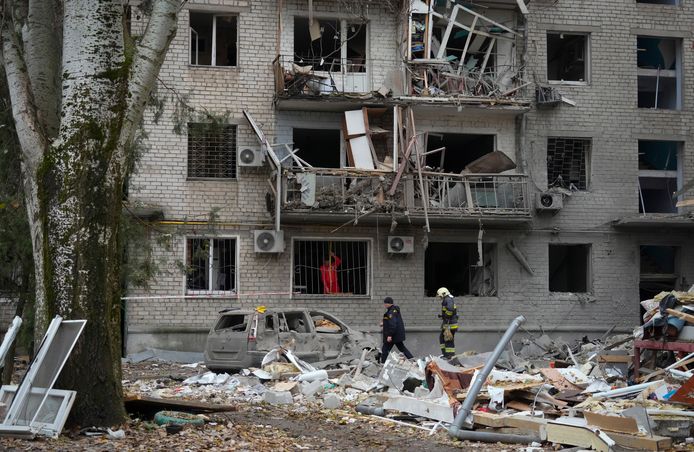 Een gebouw verwoest door Russische beschietingen in Mykolaiv