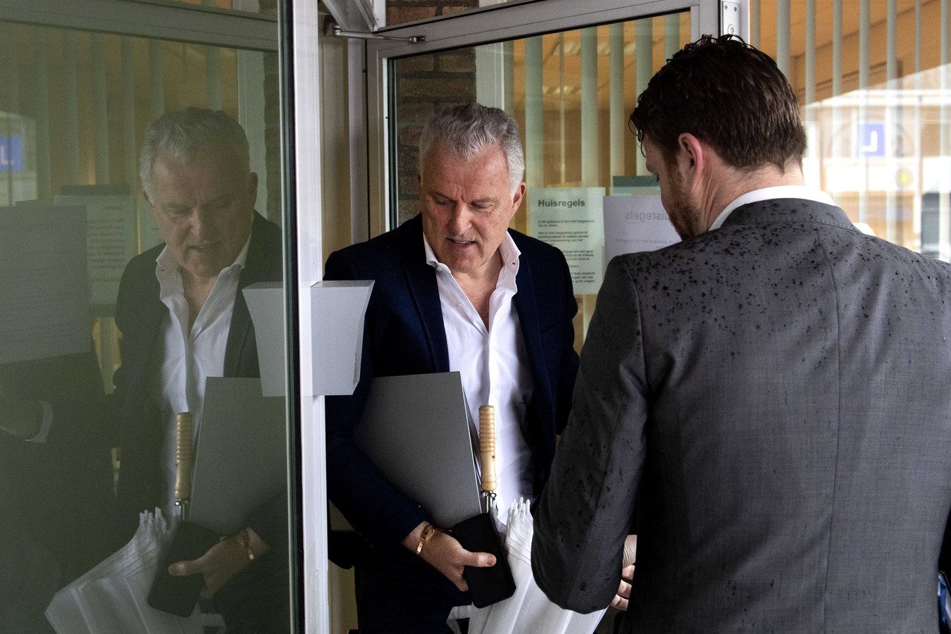 Holleeder botst met Peter R. de Vries 'Je bent een oplichter' Foto AD.nl