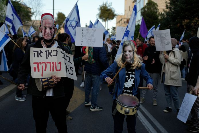 De geplande hervormingen zorgen al maanden voor grote demonstraties.