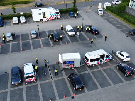 Aangehouden bij controle: 25 dagen hechtenis tegoed en 38 openstaande bonnen