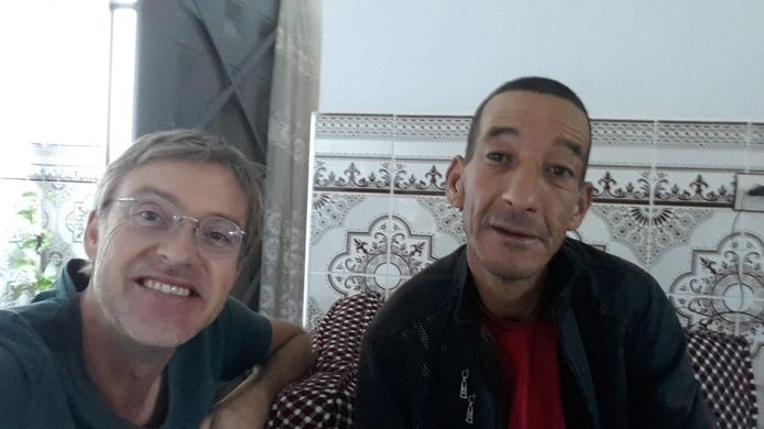 Gerbert van der Aa (l) met Mohammed tijdens zijn vorige bezoek aan Marokko in oktober 2018.