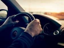 Jongen (17) zonder rijbewijs vlucht in auto voor politie in Etten-Leur