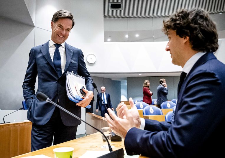 Demissionair premier Mark Rutte (links) en Jesse Klaver (GroenLinks) op de tweede dag van de Algemene Politieke Beschouwingen.  Beeld ANP