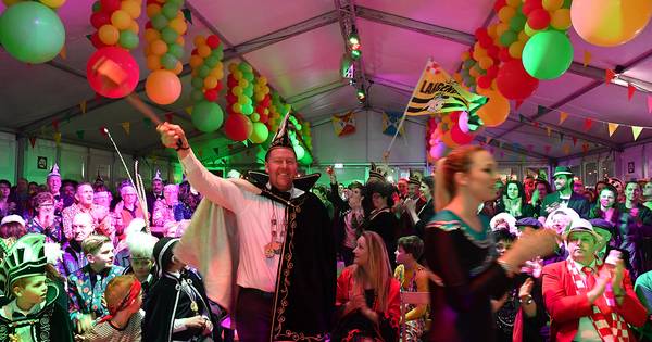 Carnavalsommezwaai in Mill slaat aan: kroegen stil, tenten vol