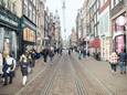 Is het tij voor de leeglopende Leidsestraat nog te keren? ‘Amsterdammers hebben hier steeds minder te zoeken’