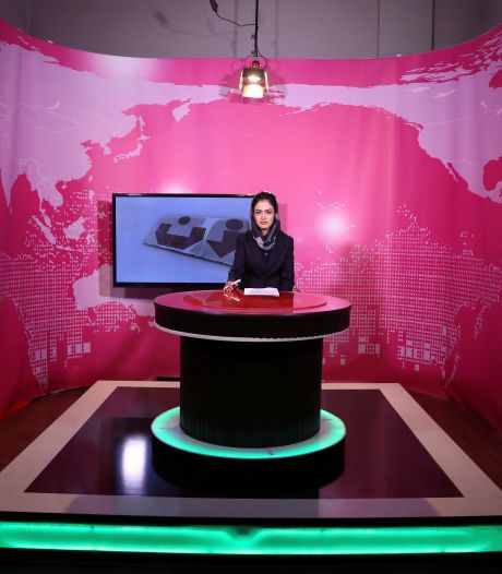 Afghaanse presentatrices negeren bevel Taliban om gezicht te bedekken op tv