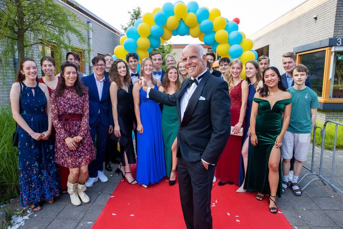 Gymdocent Frank Brouwers gaat na meer dan veertig jaar op het Eckartcollege met pensioen. Ook het gala - en dit jaar een gala-achtige diploma-uitreiking - organiseerde hij 25 jaar.