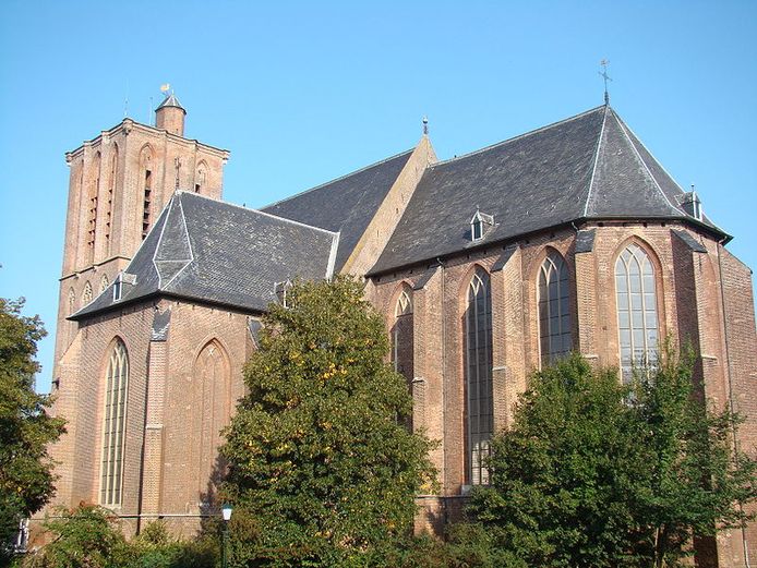 De uitvaardienst wordt gehouden in de Grote Kerk waar Wim Magré vaak het orgel bespeelde. In verband met de grote belangstelling komt er een beeldscherm in de Oosterkerk.