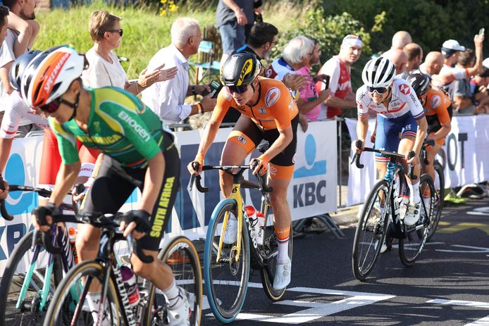 Marianne Vos namens Nederland.