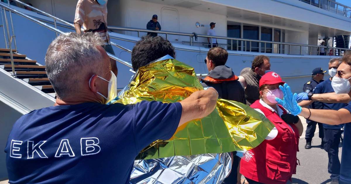 Tientallen doden nadat migrantenboot zinkt, dodelijkste bootongeluk in Griekse wateren van dit jaar.