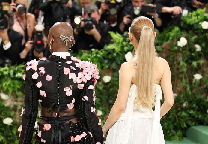 Kim Kardashian et sa taille de guêpe, Tyla couverte de sable: retour en ...