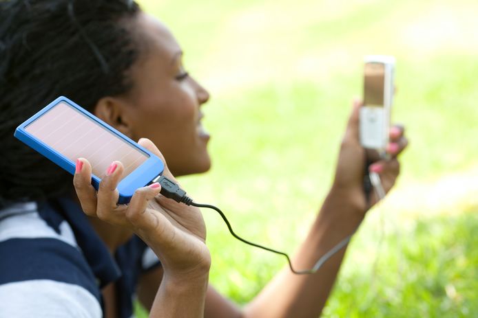 Heup hangen gedragen Met deze drie powerbanks op zonne-energie overleef je de festivalzomer |  MijnGids | hln.be